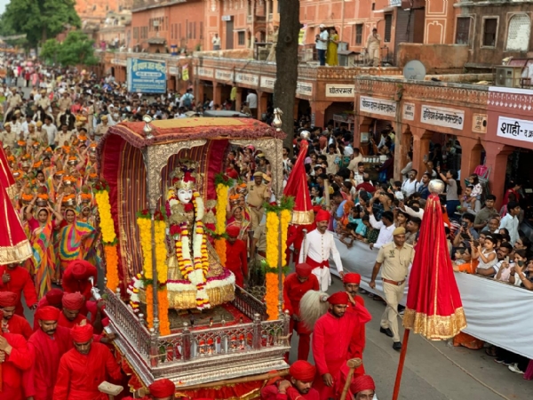 राजसी ठाठ-बाट से निकली तीज माता की शाही सवारी