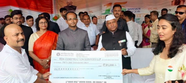 पुरस्कार लेते राजीव