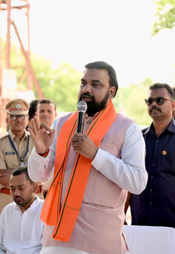 बांका जिले में एक कार्यक्रम को सम्बोधित करते मुख्यमंत्री सम्राट चौधरी बांका जिले में एक कार्यक्रम को सम्बोधित करते मुख्यमंत्री सम्राट चौधरी