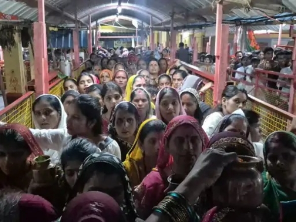 बांदकपुर जागेश्वर धाम में सुबह से लंबी कतारें