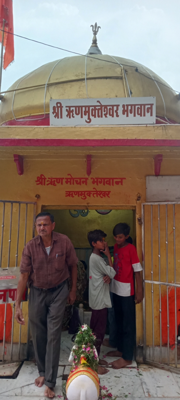 मनकामेश्वर मंदिर परिसर में ऋणमुक्तेश्वर महादेव का छाया चित्र