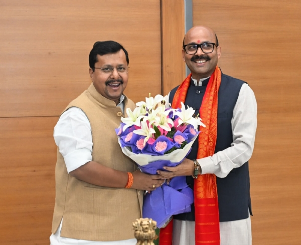 हरीश द्विवेदी