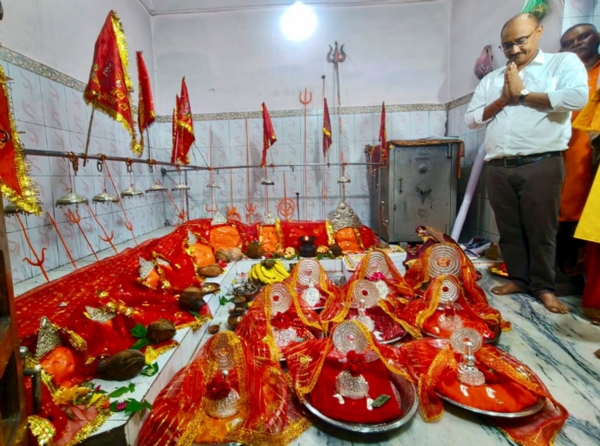 ग्राम महंत के मां चंडी दाई मंदिर में फिर सजा मां का दरबार, चोरी गए मुकुट-आभूषणों की हुई वापसी