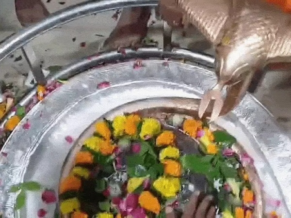 भिंड के शिवालयों में कांवड़ियों की भीड़