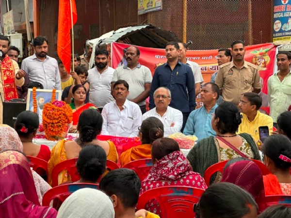 बलिया रवाना होने से पूर्व कलश यात्रा का छाया चित्र