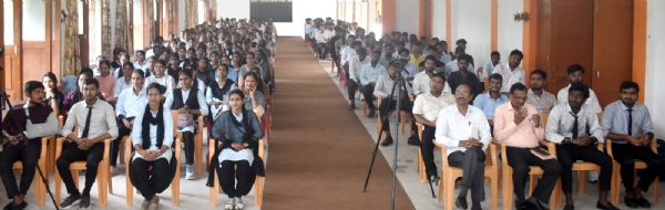 महाराणा प्रताप महाविद्यालय में राष्ट्रसंत महंत अवेद्यनाथ जी की 12वीं पुण्यतिथि पर सप्तदिवसीय व्याख्यानमाला का शुभारंभ करते मुख्य अतिथि डॉ. भूपेश कुमार गोयल। महाराणा प्रताप महाविद्यालय में राष्ट्रसंत महंत अवेद्यनाथ जी की 12वीं पुण्यतिथि पर सप्तदिवसीय व्याख्यानमाला का शुभारंभ करते मुख्य अतिथि डॉ. भूपेश कुमार गोयल।