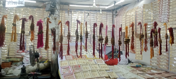 प्रयागराज के सोहबतियाबाग में सजी राखी दुकानों की फोटो प्रयागराज के सोहबतियाबाग में सजी राखी दुकानों की फोटो
