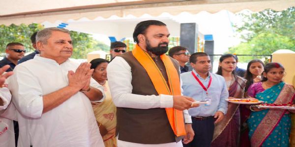 बलुआनगरे डॉ. जगन्नाथमिश्रस्य प्रतिमायाः मुख्यमन्त्रिणा कृतम् अनावरणम्