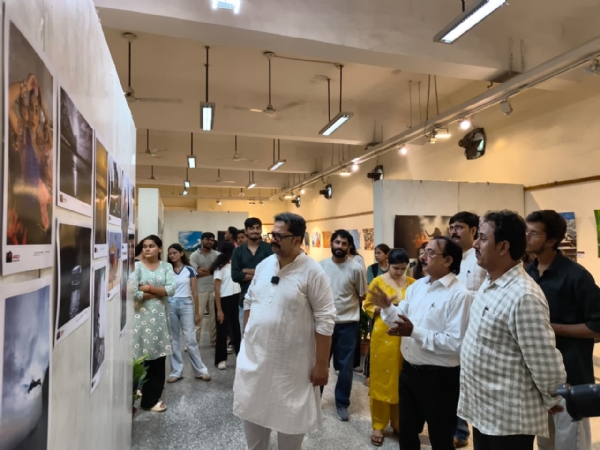 फोटोग्राफी प्रतियोगिता में शामिल विशेषज्ञ