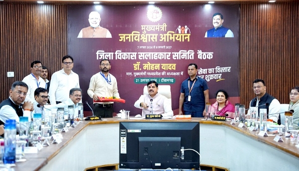 गौशालाओं को डीबीटी से अनुदान राशि वितरित करते हुए मुख्यमंत्री गौशालाओं को डीबीटी से अनुदान राशि वितरित करते हुए मुख्यमंत्री