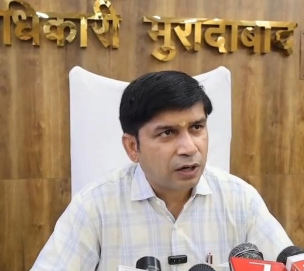 मुरादाबाद जनपद के जिला अधिकारी डॉ. राजेन्द्र पैंसिया  जिलाधिकारी