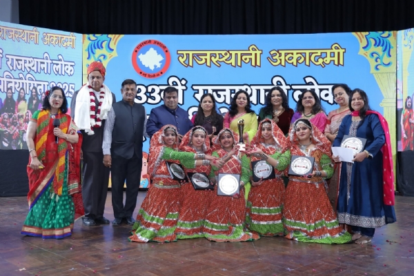 राजस्थानी अकादमी के छात्र कलाकार राजस्थानी अकादमी के छात्र कलाकार