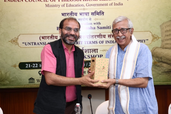 ‘भारतीय दर्शन के अरूपांतरणीय संस्कृत पद’ विषयक दो दिवसीय कार्यशाला में शामिल आतिथी।