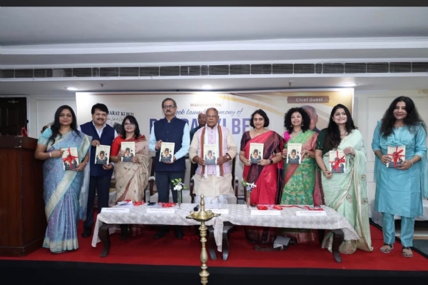 कार्यक्रम में मौजूद अतिथियों के साथ बीएचयू की प्रो. गीता राय