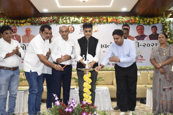 77वां जिला स्तरीय वन महोत्सव में स्वास्थ्य राज्य मंत्री प्रफुलभाई पानशेरिया