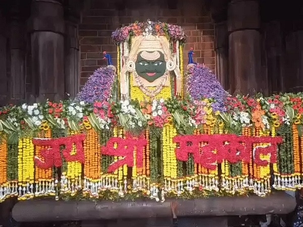 भोजेश्वर महादेव का 6 क्विंटल फूलों से महाकाल स्वरूप में श्रृंगार