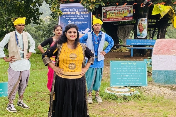 देश के मध्य बिन्दु बरसाली गांव पर सारिका द्वारा बनाए गए वीडियो से ली गई तस्वीर
