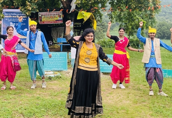 देश के मध्य बिन्दु बरसाली गांव पर सारिका द्वारा बनाए गए वीडियो से ली गई तस्वीर