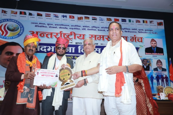 सामाजिक कार्यों के लिए राजीव गांधी गौरव अवार्ड से सम्मानित हुये श्रीकांत