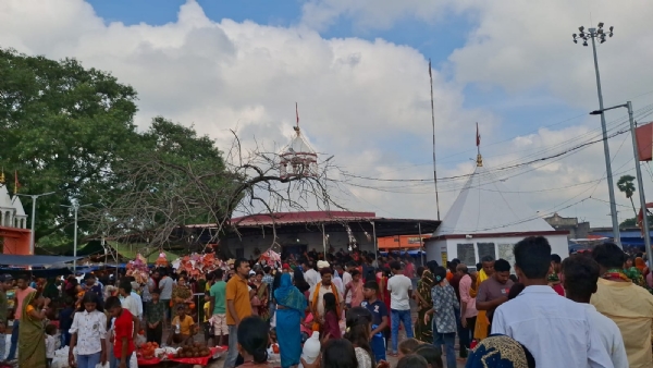 श्रद्धालुओं की भीड़
