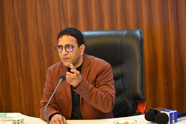 5- मंगलवार को पत्रकारों से वार्ता करते डीएम प्रशांत आर्य 5- मंगलवार को पत्रकारों से वार्ता करते डीएम प्रशांत आर्य