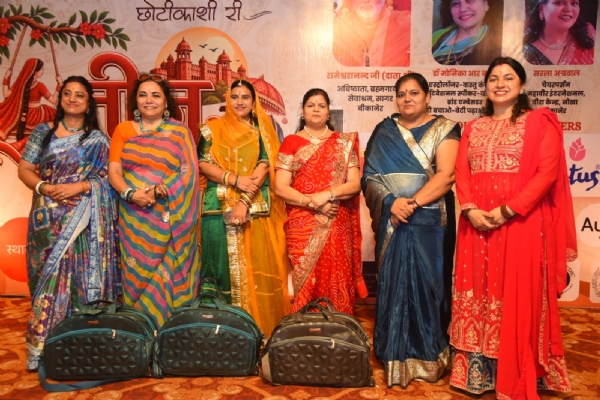 रेयर छाेटीकाशी री तीज महोत्सव में उमड़ा उत्साह : कैटवॉक और सावन क्वीन प्रतियोगिता बनी आकर्षण का केंद्र रेयर छाेटीकाशी री तीज महोत्सव में उमड़ा उत्साह : कैटवॉक और सावन क्वीन प्रतियोगिता बनी आकर्षण का केंद्र