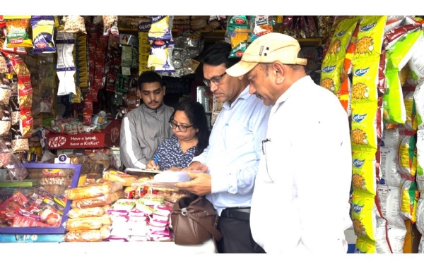 जनपद में खाद्य पदार्थों की गुणवत्ता को लेकर विशेष अभियान चलाते खाद्य सुरक्षा विभाग जनपद में खाद्य पदार्थों की गुणवत्ता को लेकर विशेष अभियान चलाते खाद्य सुरक्षा विभाग