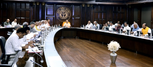 मुख्यमंत्री योगी आदित्यनाथ उत्तर प्रदेश की कैबिनेट बैठक लेते हुए एवं उपस्थित मंत्रीगण मुख्यमंत्री योगी आदित्यनाथ उत्तर प्रदेश की कैबिनेट बैठक लेते हुए एवं उपस्थित मंत्रीगण