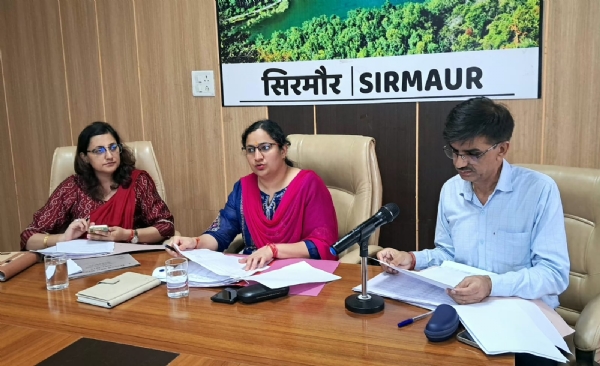 जल जीवन मिशन के तहत जिला में 1,21,917 पेयजल कुनेक्शन लगाए गए जल जीवन मिशन के तहत जिला में 1,21,917 पेयजल कुनेक्शन लगाए गए
