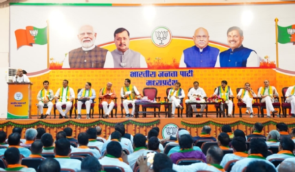 भाजपा के तीन मोर्चों की बैठक में हेमंत खंडेलवाल ने साधा संगठन विस्तार पर जोर