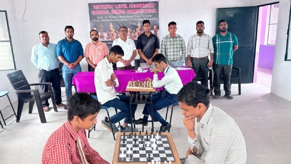 जनपद स्तरीय माध्यमिक विद्यालयीय शतरंज प्रतियोगिता (बालक वर्ग) में प्रतिभाग करते खिलाड़ी। जनपद स्तरीय माध्यमिक विद्यालयीय शतरंज प्रतियोगिता (बालक वर्ग) में प्रतिभाग करते खिलाड़ी।