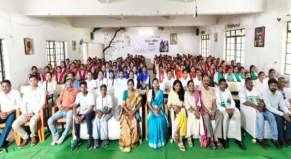 खेलो इंडिया संवाद में जमा हुए विद्यार्थी