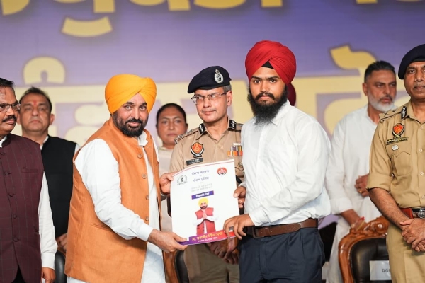 CM Bhagwant Singh Mann handed over appointment letters to Police personnel CM Bhagwant Singh Mann handed over appointment letters to Police personnel