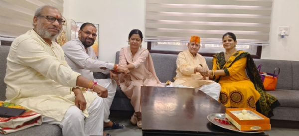 सेवा और सुरक्षा के संकल्प के साथ रक्षा सूत्र कार्यक्रम सेवा और सुरक्षा के संकल्प के साथ रक्षा सूत्र कार्यक्रम