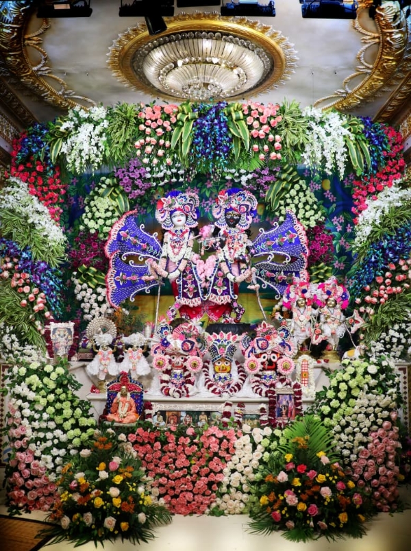 बलराम पूर्णिमा के साथ गुप्त वृंदावन धाम में हुआ जन्माष्टमी महोत्सवों का आगाज बलराम पूर्णिमा के साथ गुप्त वृंदावन धाम में हुआ जन्माष्टमी महोत्सवों का आगाज