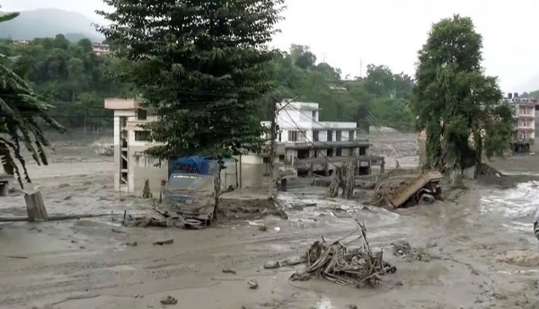 इंटरनेट से ली गई नेपाल बाढ़ की तस्वीर इंटरनेट से ली गई नेपाल बाढ़ की तस्वीर