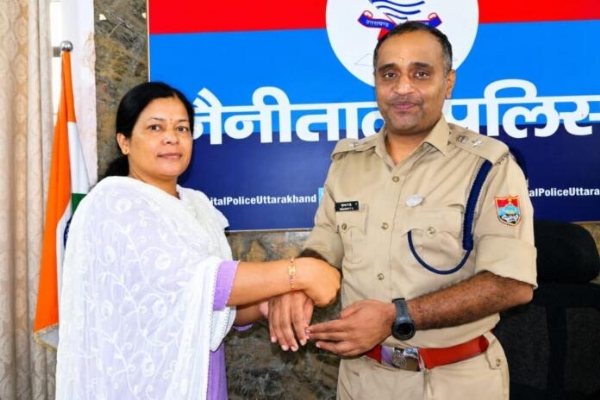 पीआरओ हेमा ऐठानी ने एसएसपी की कलाई पर बांधा रक्षा सूत्र, जनसुरक्षा और जनसेवा के संकल्प को किया