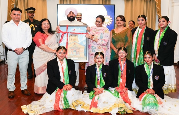 रक्षाबंधन के अवसर पर शुक्रवार को लोक भवन में आयोजित कार्यक्रम में राज्यपाल व अन्य। रक्षाबंधन के अवसर पर शुक्रवार को लोक भवन में आयोजित कार्यक्रम में राज्यपाल व अन्य।