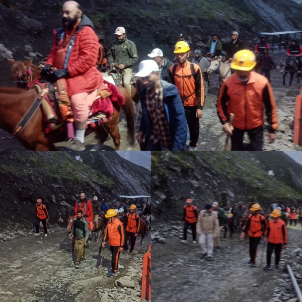 छड़ी मुबारक के पवित्र गुफ़ा की ओर बढ़ने के साथ ही अमरनाथ यात्रा अपने भव्य समापन की ओर छड़ी मुबारक के पवित्र गुफ़ा की ओर बढ़ने के साथ ही अमरनाथ यात्रा अपने भव्य समापन की ओर