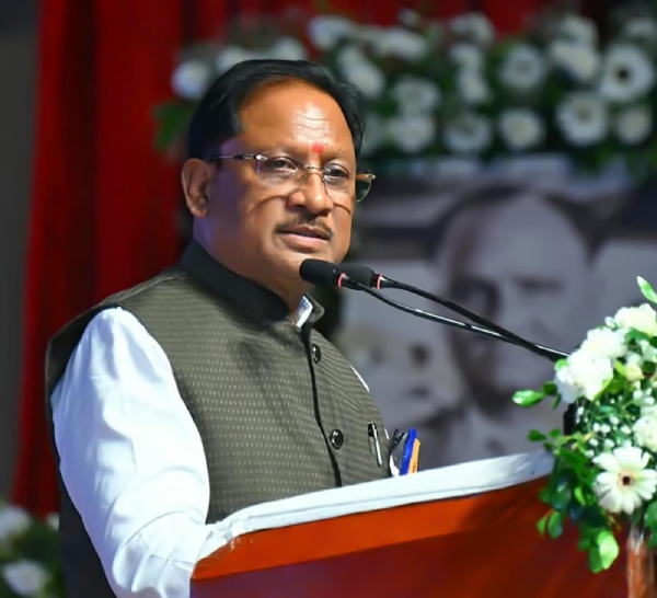 मुख्यमंत्री विष्णु देव साय समारोह को संबोधित करते हुए मुख्यमंत्री विष्णु देव साय समारोह को संबोधित करते हुए