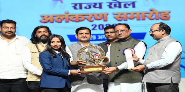 राष्ट्रिय खेल दिवसे मुख्यमंत्री सायः 126 क्रीडकेभ्यः प्रशिक्षकेश्च प्रदत्तवान् राज्य खेल अलंकरणम्