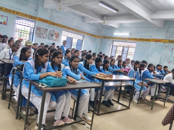 कार्यक्रम में उपस्थित विद्यार्थी। कार्यक्रम में उपस्थित विद्यार्थी।