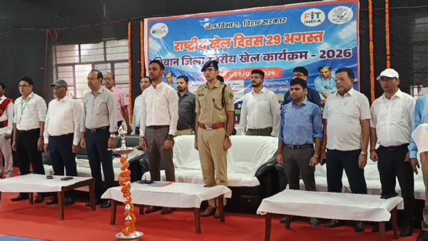 खेलकूद प्रतियोगिता के उद्घाटन के दौरान डीएम,एसपी एवं अन्य अधिकारी खेलकूद प्रतियोगिता के उद्घाटन के दौरान डीएम,एसपी एवं अन्य अधिकारी