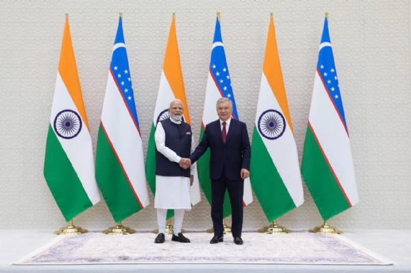 उज्बेकिस्तान के राष्ट्रपति के साथ प्रधानमंत्री मोदी उज्बेकिस्तान के राष्ट्रपति के साथ प्रधानमंत्री मोदी