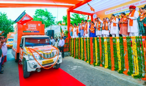 भाजपा ने जनकल्याणकारी योजनाओं के प्रचार-प्रसार के लिए 25 विजय रथों को किया रवाना भाजपा ने जनकल्याणकारी योजनाओं के प्रचार-प्रसार के लिए 25 विजय रथों को किया रवाना