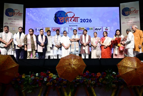 तालकटोरा स्टेडियममें ‘बदरिया: ए मॉनसून फेयरवेल फेस्टिवल’ का भव्य आयोजन के दौरान मंत्री कपिल मं तालकटोरा स्टेडियममें ‘बदरिया: ए मॉनसून फेयरवेल फेस्टिवल’ का भव्य आयोजन के दौरान मंत्री कपिल मं
