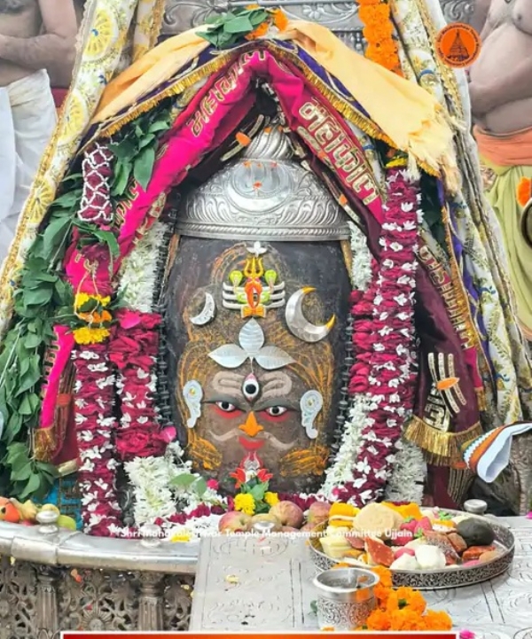 भस्म आरती में साकार स्वरूप में सजे बाबा महाकाल भस्म आरती में साकार स्वरूप में सजे बाबा महाकाल