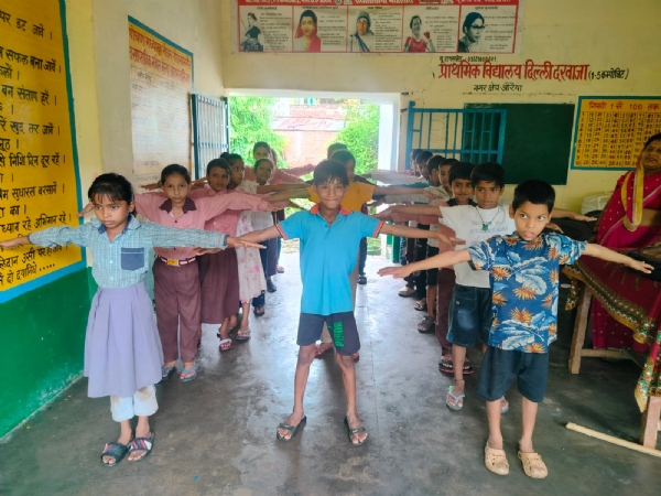 फोटो। योगा करते हुए बच्चे फोटो। योगा करते हुए बच्चे