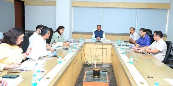 शासनस्य जनकल्याणकारी-योजनानां समयबद्धं क्रियान्वयनं भवतु, प्रत्येकं पात्रं जनः योजनानां लाभं प्राप्नुयात् - मुख्यमन्त्री सायः