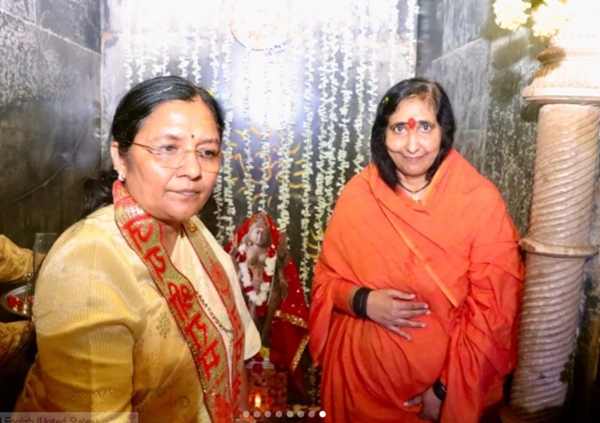 साध्वी ऋतंभरा और केंद्रीय राज्य मंत्री सावित्री ठाकुर ने किए मां वाग्देवी के दर्शन साध्वी ऋतंभरा और केंद्रीय राज्य मंत्री सावित्री ठाकुर ने किए मां वाग्देवी के दर्शन